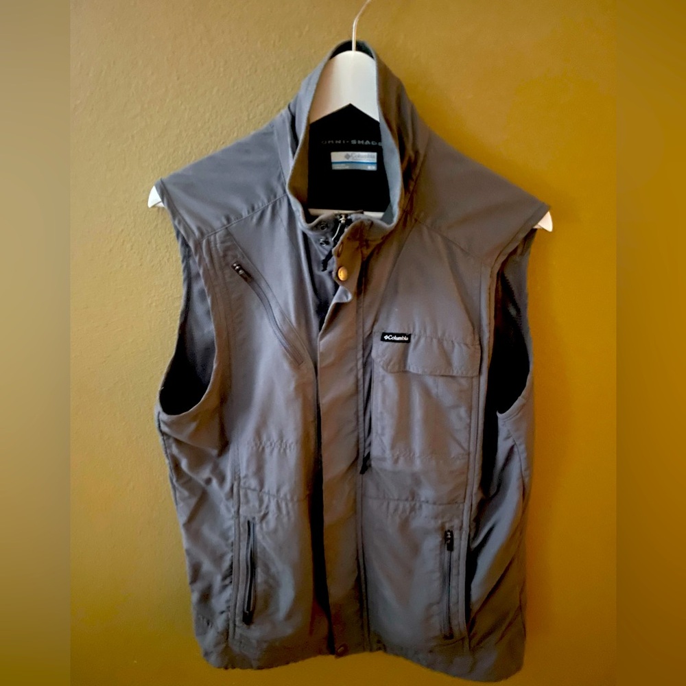 Columbia multi pocket light weight vest